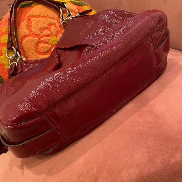 Burgundy-red patent leather Coach bag and wallet - Picture 6 of 10